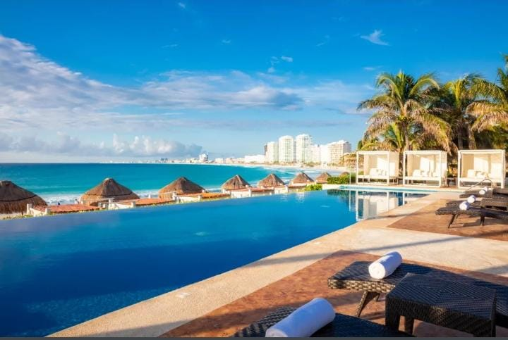 Krystal Grand Cancún - alberca