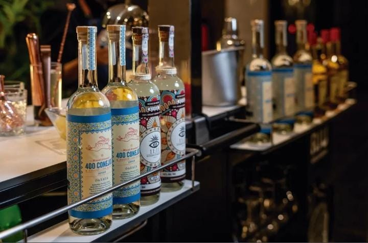 Botellas y barra de bebidas en Riu Palace Kukulkan