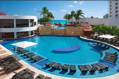 Krystal Grand Cancún - vista de alberca y playa