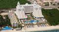 Vista aérea del Riu Palace Pacifico junto a la playa